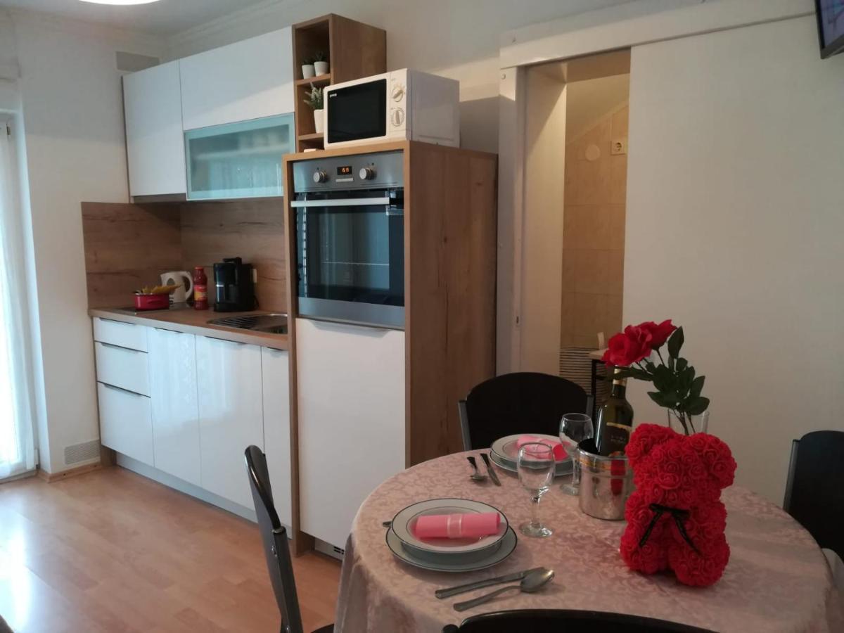 Apartment And Room Hudoletnjak シロ エクステリア 写真