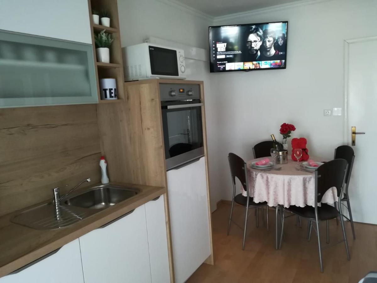 Apartment And Room Hudoletnjak シロ エクステリア 写真